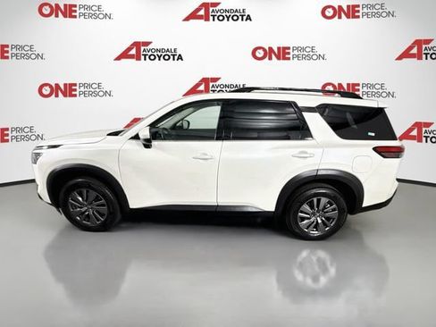 Used 2024 Nissan Pathfinder SV FWD image 4