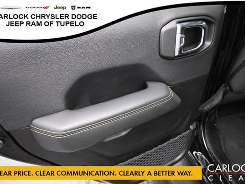 Used 2025 Jeep Wrangler Unlimited Sahara AWD/4WD image 28