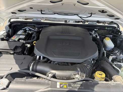 Used 2018 Jeep Wrangler Unlimited Sport S AWD/4WD image 32