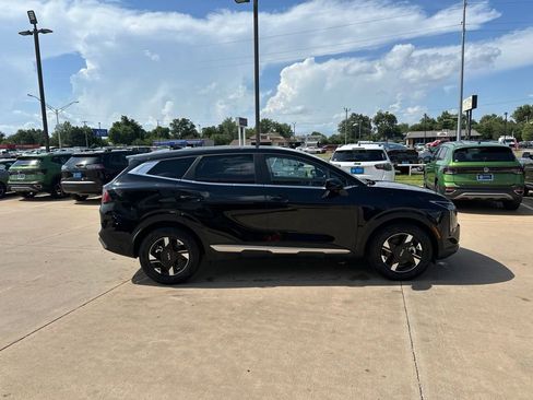 Used 2026 Kia Sportage LX FWD image 4