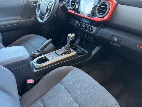 Certified 2017 Toyota Tacoma TRD Sport RWD image 33