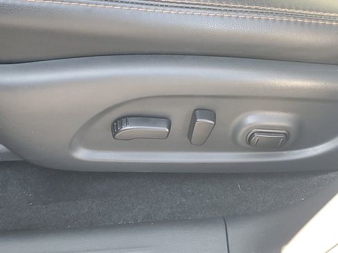 Used 2020 Nissan Pathfinder SL FWD image 17