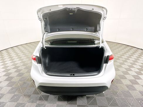 Used 2025 Toyota Corolla LE FWD image 30