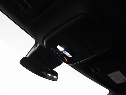 Used 2024 Chevrolet Traverse Z71 image 25