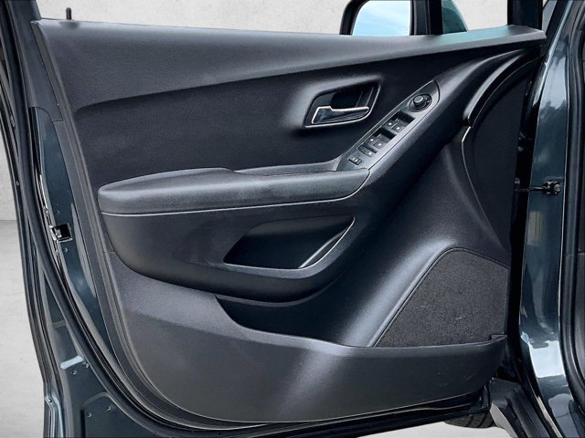 Used 2018 Chevrolet Trax LT FWD image 18