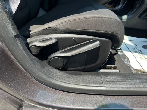 Used 2015 Chrysler 200 Limited image 36