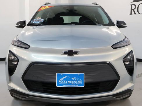 Used 2022 Chevrolet Bolt EUV LT w/ Comfort Package FWD image 2