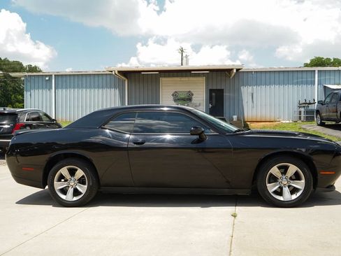 Used 2019 Dodge Challenger SXT RWD image 3