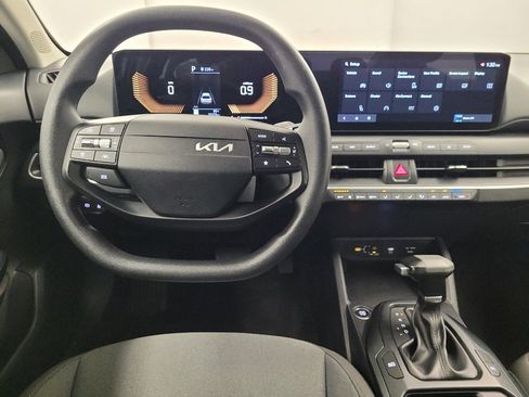 Used 2025 Kia K4 FWD image 22