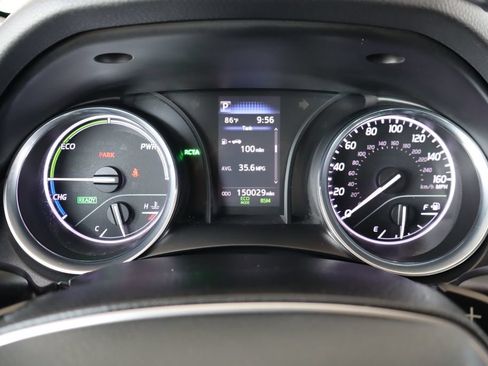 Used 2020 Toyota Camry SE w/ Sunroof Package FWD image 21