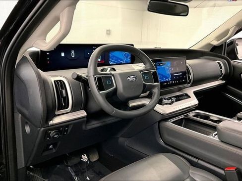 Used 2025 Ford Expedition Active AWD/4WD image 17