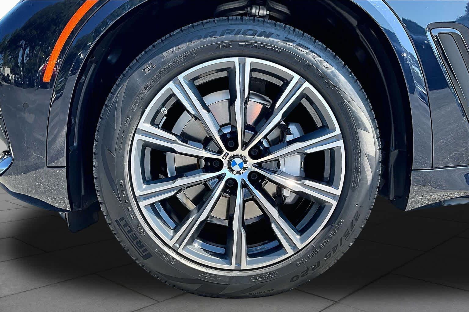Used 2023 BMW X5 xDrive40i w/ M Sport Package AWD/4WD image 11