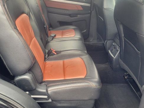Used 2019 Ford Explorer XLT w/ Equipment Group 202A AWD/4WD image 30