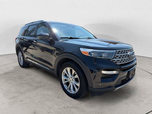 Used 2023 Ford Explorer Limited w/ Equipment Group 301A AWD/4WD image 3