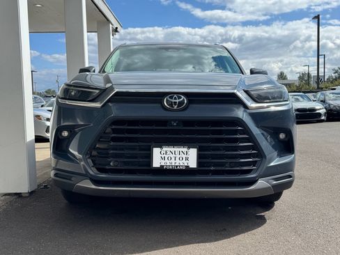 Used 2024 Toyota Grand Highlander AWD image 2