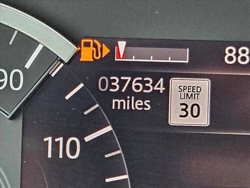 Used 2023 Land Rover Range Rover Evoque R-Dynamic S image 11