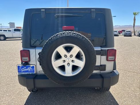 Used 2016 Jeep Wrangler Sport w/ Quick Order Package 24S AWD/4WD image 4