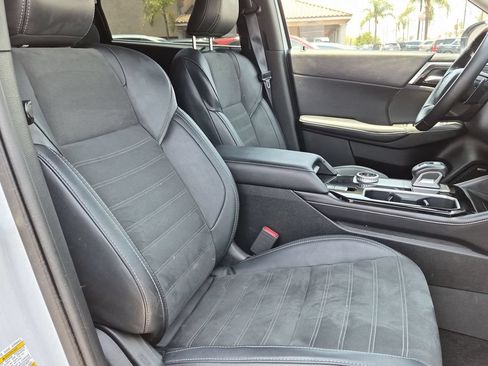 Used 2025 Mitsubishi Outlander SE AWD/4WD image 32