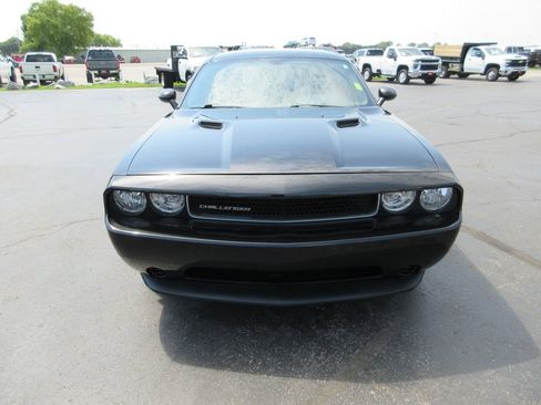 Used 2011 Dodge Challenger RWD image 10