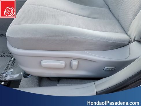 Used 2010 Toyota Camry image 17