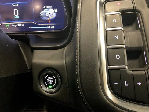 Used 2023 Chevrolet Suburban Z71 w/ Luxury Package image 28