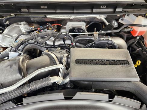 Used 2024 Chevrolet Silverado 2500 ZR2 w/ Technology Package image 32