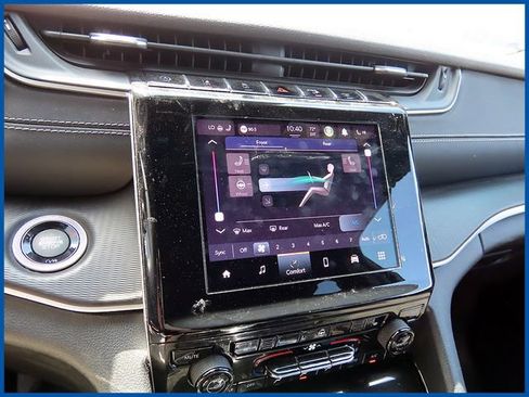 Used 2023 Jeep Grand Cherokee L Laredo image 17