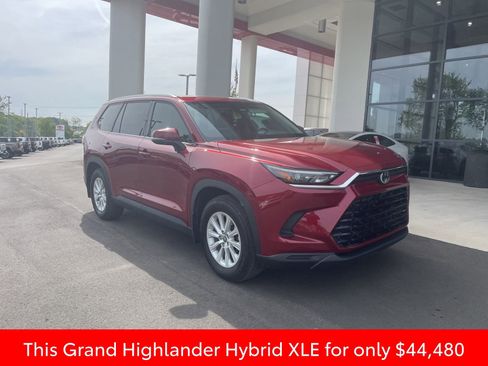 Used 2024 Toyota Grand Highlander XLE FWD image 3