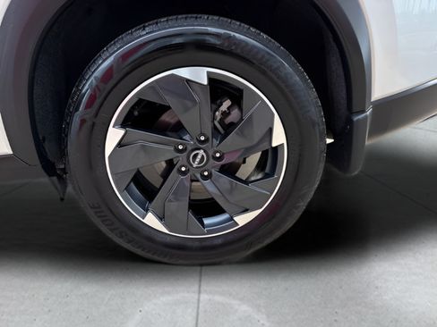 Certified 2024 Nissan Rogue SV w/ SV Premium Package AWD/4WD image 43