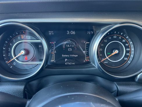 Used 2023 Jeep Wrangler Unlimited Sahara AWD/4WD image 26