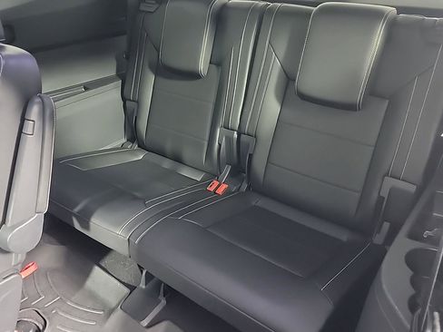 Used 2022 Volkswagen Atlas SEL R-Line image 18