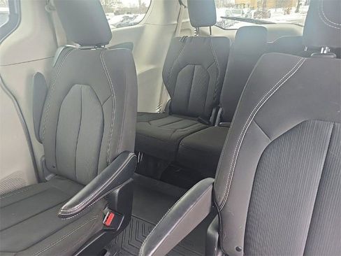 Used 2023 Chrysler Voyager LX image 15