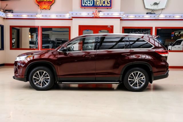 Used 2019 Toyota Highlander XLE FWD image 11