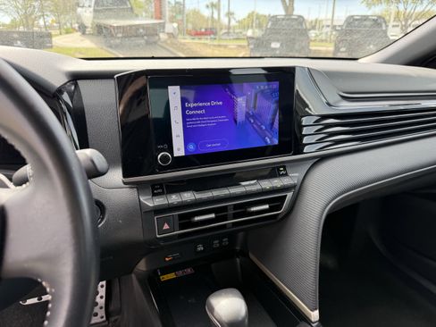 Used 2025 Toyota Camry SE image 20