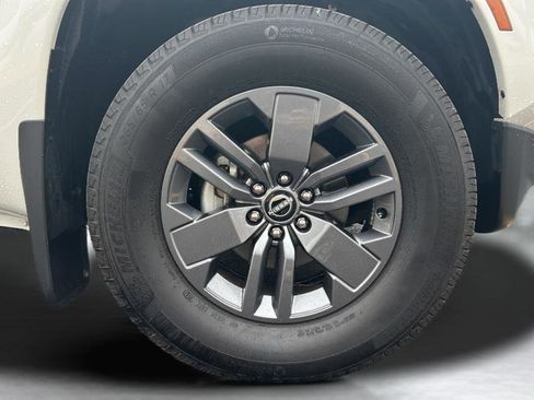 Used 2025 Nissan Frontier SV w/ SV Convenience Package RWD image 31