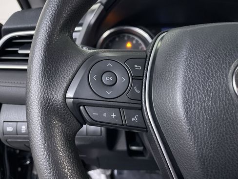 Used 2018 Toyota Camry LE image 25