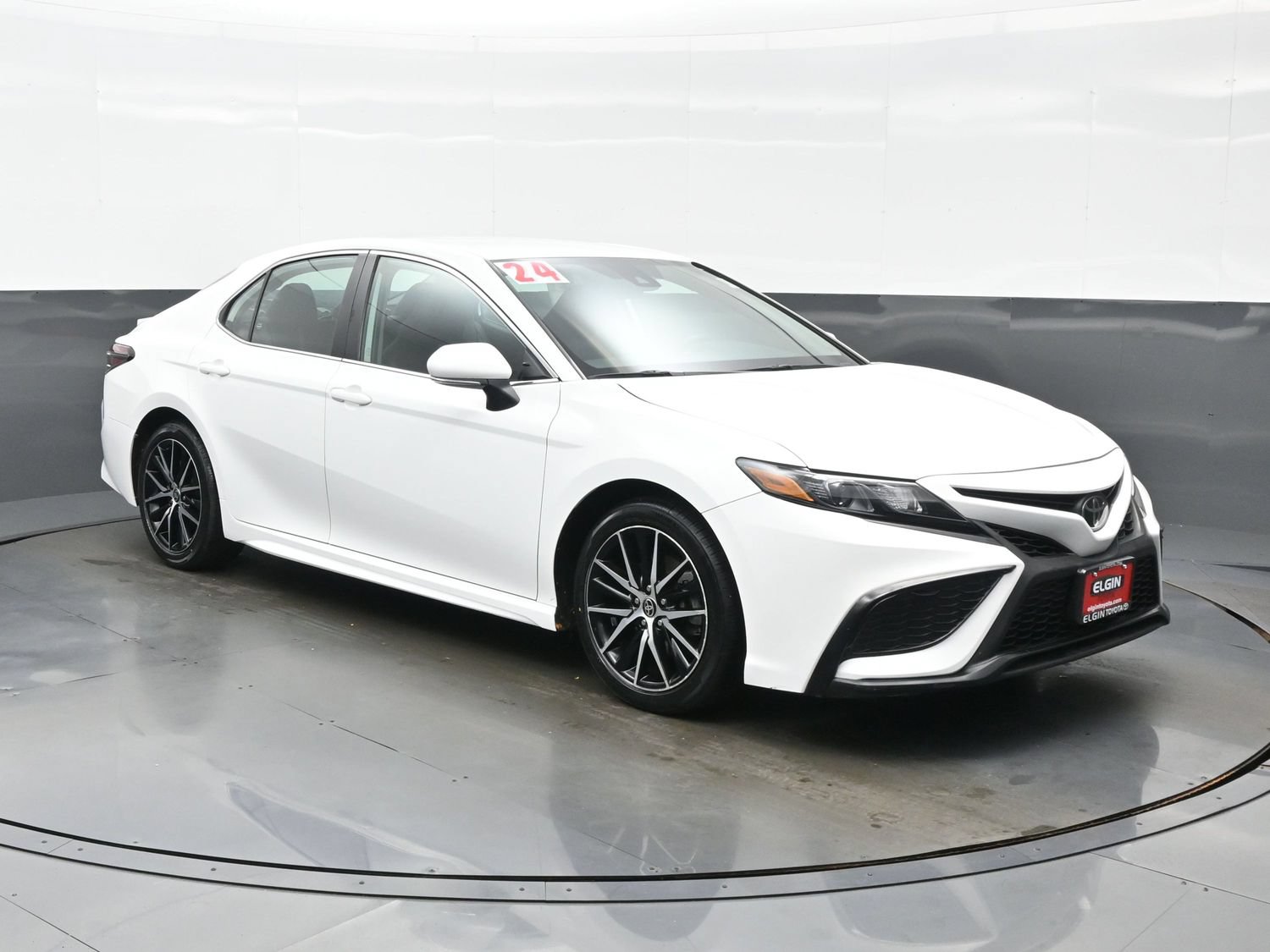 Used 2024 Toyota Camry SE AWD/4WD image 8