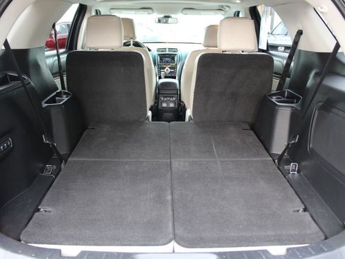 Used 2016 Ford Explorer Platinum image 37