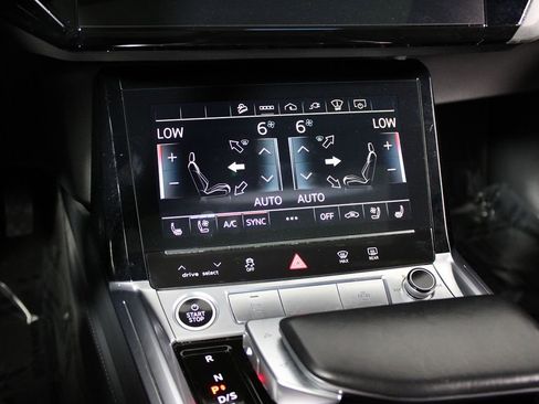 Used 2022 Audi e-tron Prestige w/ Prestige Package image 16