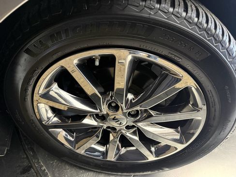 Used 2017 Kia Sorento SX image 19