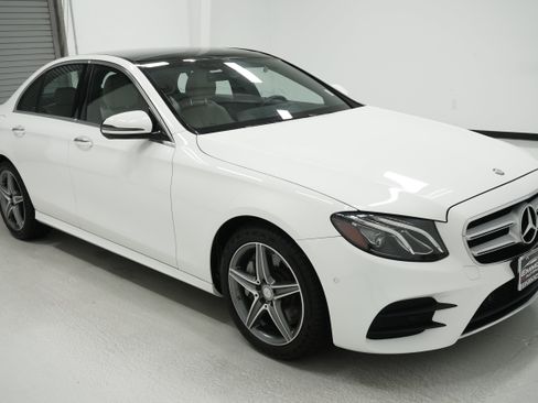 Used 2017 Mercedes-Benz E 300 4MATIC image 3