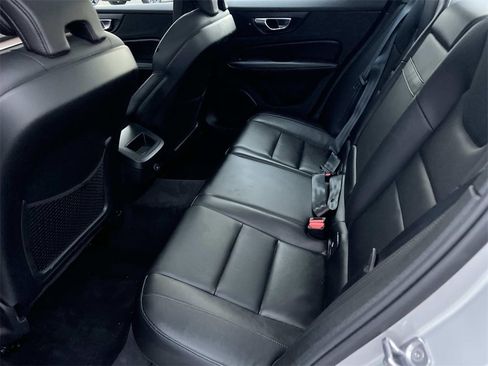 Used 2022 Volvo S60 B5 Momentum image 11