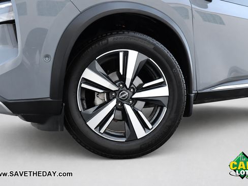 Used 2022 Nissan Rogue Platinum w/ Head-Up Display Package FWD image 3
