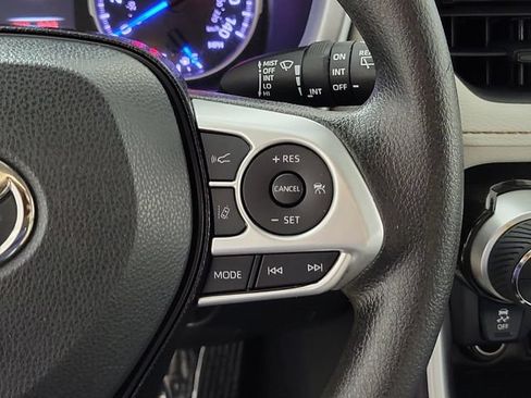 Used 2021 Toyota RAV4 XLE AWD/4WD image 25