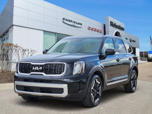 Used 2025 Kia Telluride EX w/ EX Captain's Chair Package FWD image 2