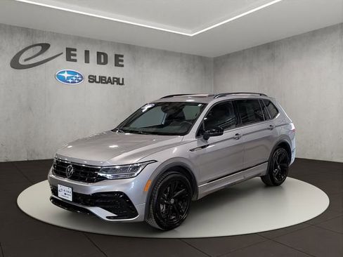 Used 2023 Volkswagen Tiguan SE R-Line AWD/4WD image 2