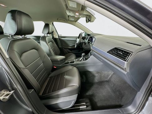 Used 2024 Volkswagen Jetta SE image 29