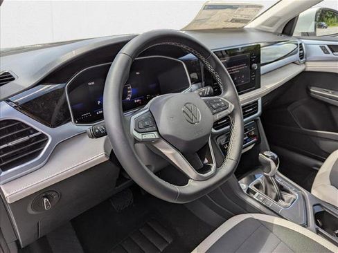 New 2025 Volkswagen Taos SE image 3