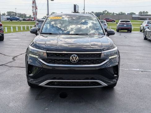 Used 2022 Volkswagen Taos SE AWD/4WD image 2