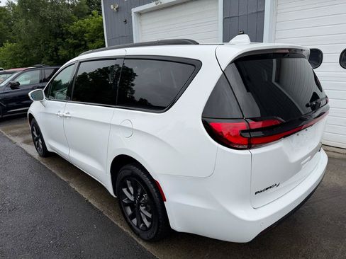 Used 2021 Chrysler Pacifica Limited w/ S Appearance Package AWD/4WD image 6